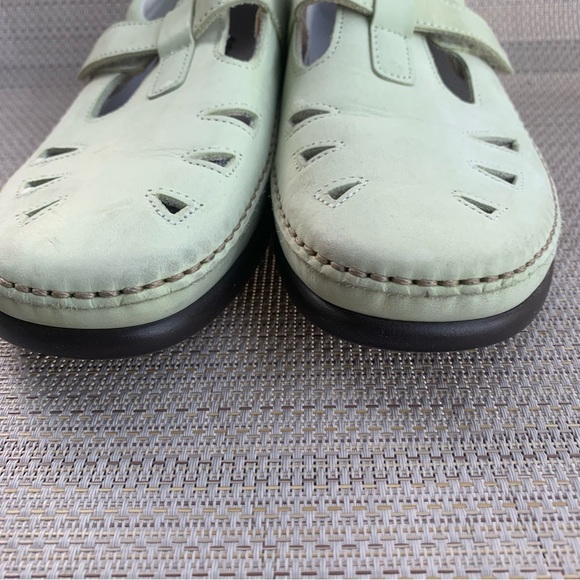 SAS Pistachio Roamer Slip-on VelClosure Size 8WW With Breathable Cut-outside - Picture 13 of 14